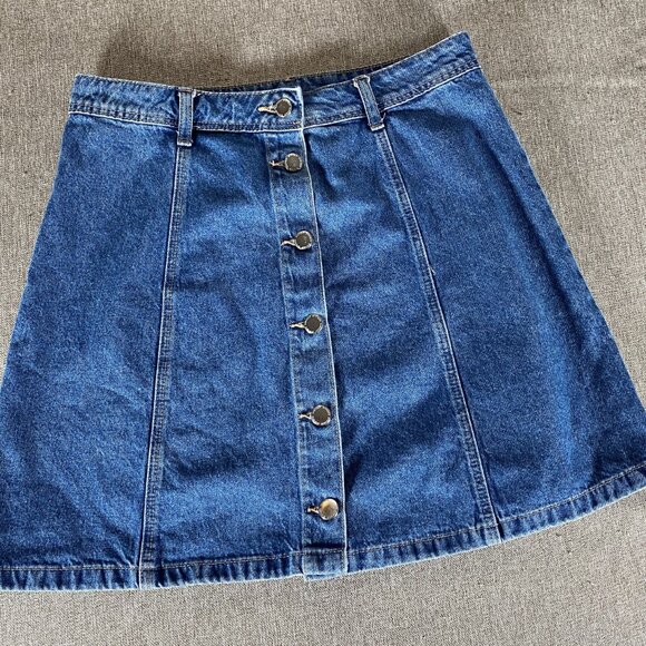 H&M Divided A-Line Denim Skirt Women's 8 Blue Button Front Casual Travel - Picture 4 of 11